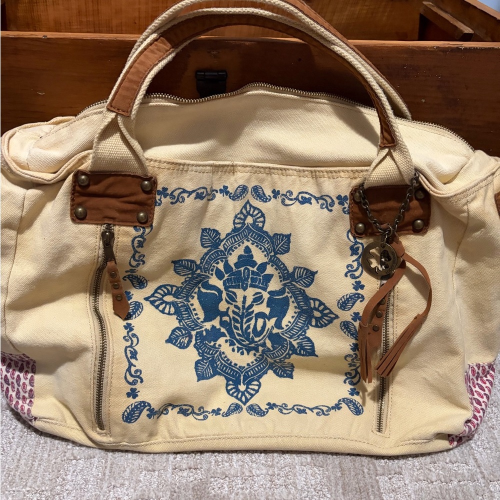 Lucky Brand Cream and Brown Travel Bag with Blue Pattern